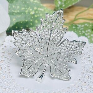 Sarah Coventry Vintage Maple Leaf Brooch, Silver Tone.